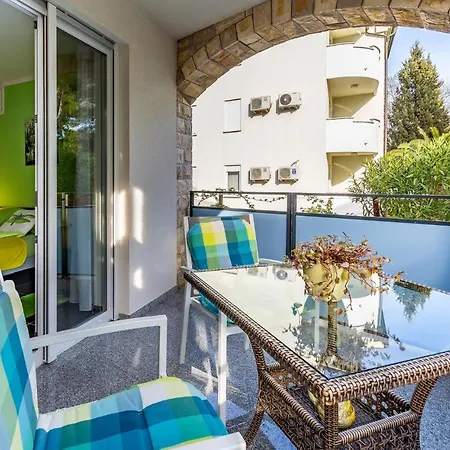 In With Kitchen * Μεντουλίν